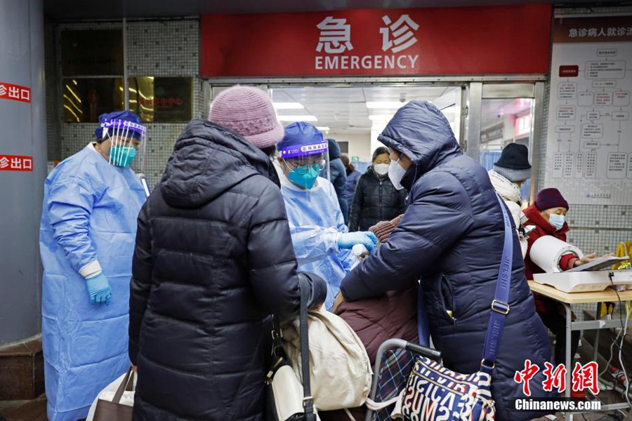 Shanghai: pronti soccorsi degli ospedali di terza categoria trattano al meglio i pazienti senza fermarsi