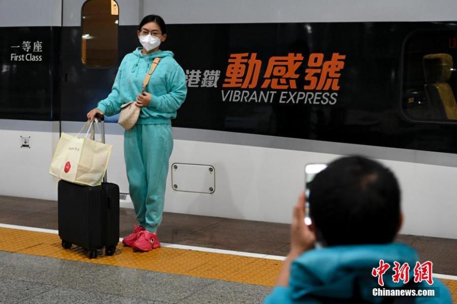 Corsa di prova dei treni ad alta velocità Guangzhou-Shenzhen-Hong Kong