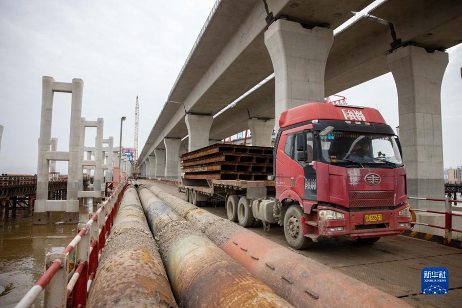 Cina: in costruzione l'autostrada sul mare