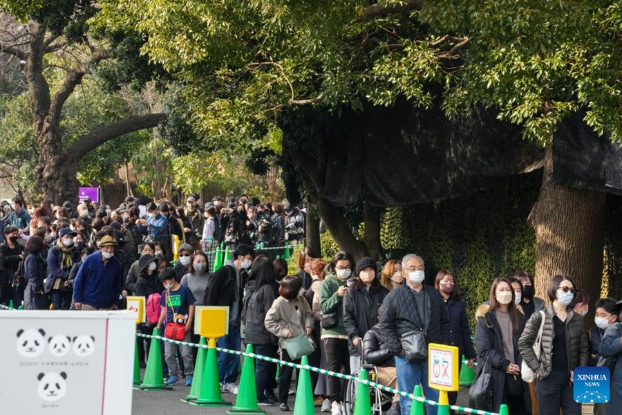 Tokyo: la popolazione dice addio all'amato panda gigante Xiang Xiang