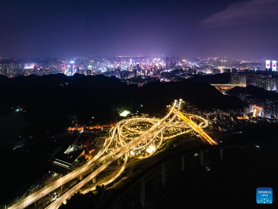 Vista dello svincolo di Qianchun a Guiyang, nel Guizhou