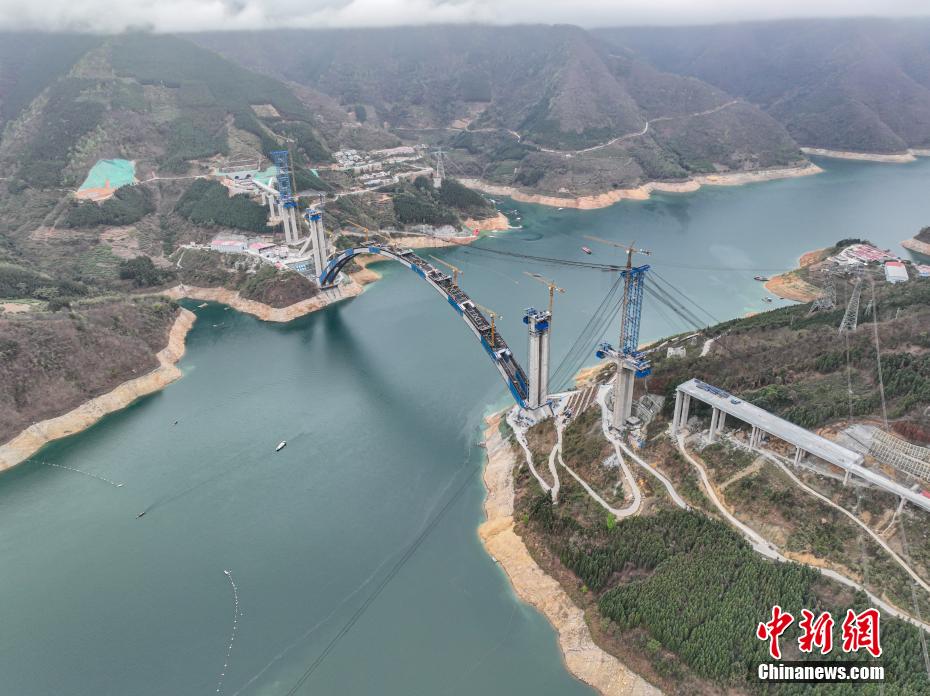 Guangxi: in costruzione il ponte ad arco con la campata più lunga del mondo