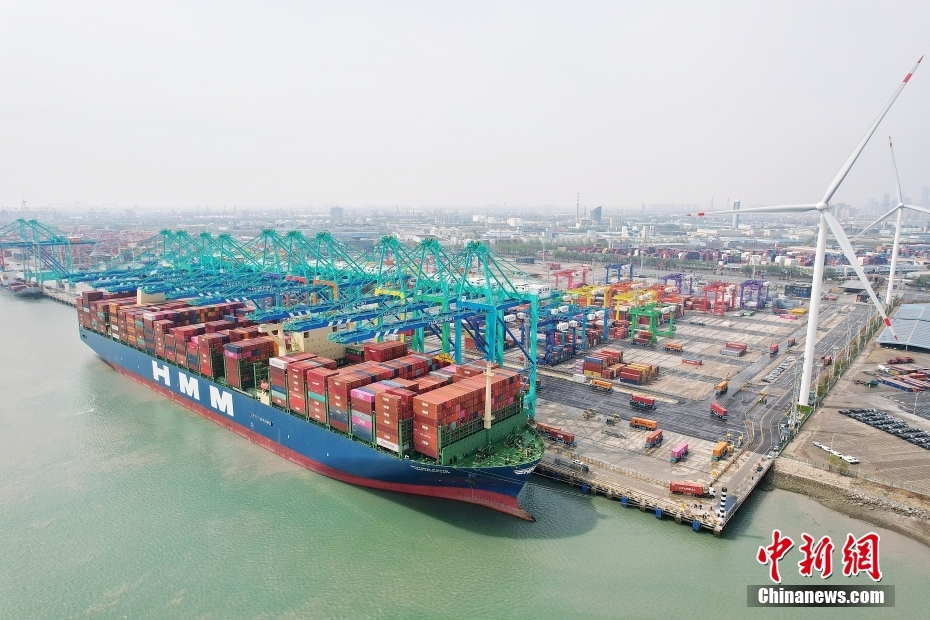 Tianjin apre una nuova rotta per la spedizione di container verso l'Europa