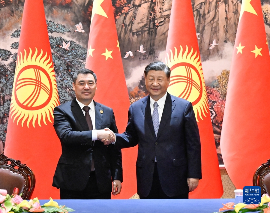 Xi Jinping incontra il presidente kirghiso Sadyr Japarov