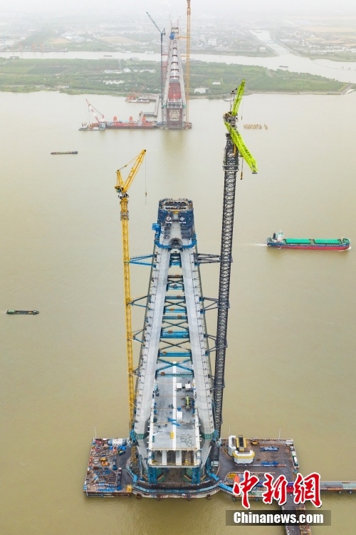 Jiangsu: in costruzione il ponte Changtai sul fiume Yangtze