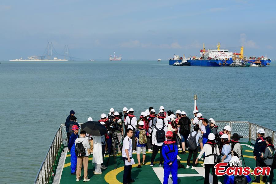 Collegato l'ultimo giunto del tunnel sottomarino Shenzhen-Zhongshan