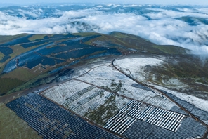 Mega centrale idroelettrica-fotovoltaica cinese entra in funzione