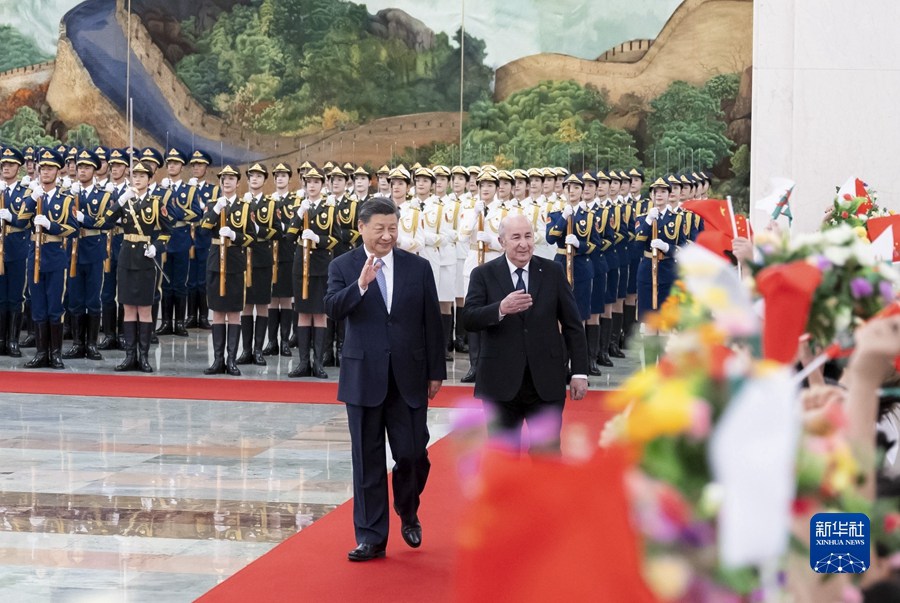 Colloquio tra Xi Jinping e il presidente algerino Abdelmadjid Tebboune