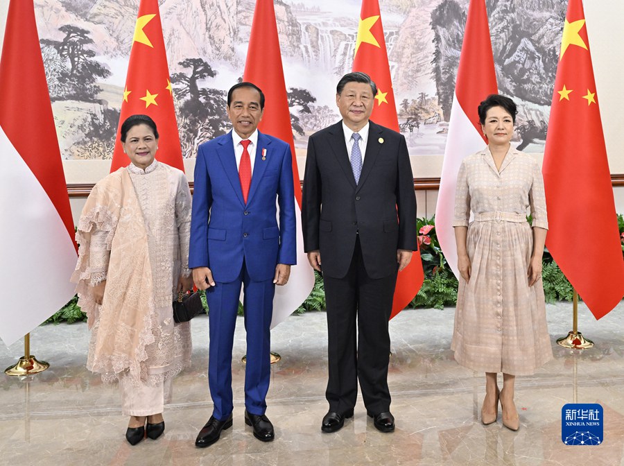 Xi Jinping incontra il presidente indonesiano Joko Widodo