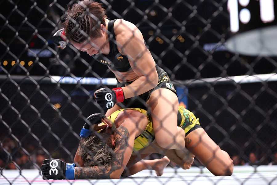 Zhang Weili batte Amanda Lemos, mantenendo il titolo dei pesi paglia all'UFC 292