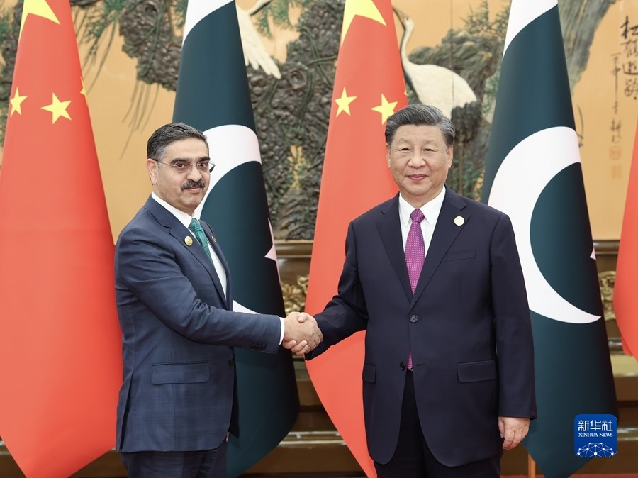 Xi Jinping incontra il premier pachistano Anwaar-ul-Haq Kakar