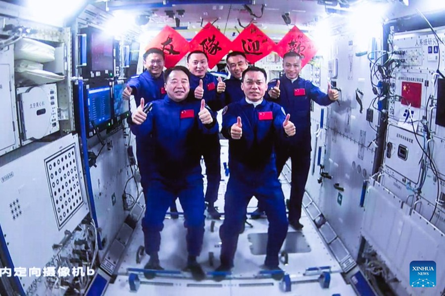 Shenzhou-17, i tre astronauti sono entrati con successo nella stazione spaziale cinese