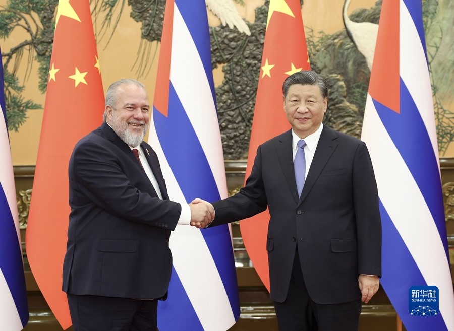 Xi Jinping incontra il Primo Ministro cubano Marrero