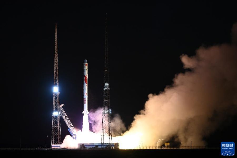 Cina, lanciato con successo il razzo vettore Zhuque-2