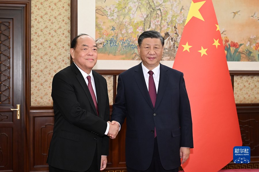 Xi Jinping incontra il capo esecutivo della Regione ad amministrazione speciale di Macao Ho Iat Seng