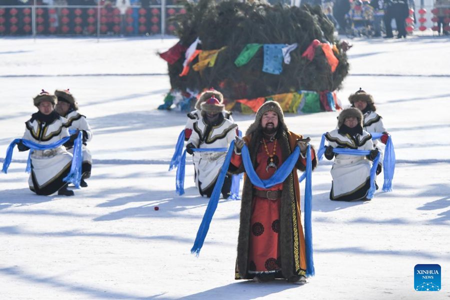 Festival invernale della pesca prende il via al lago Chagan, nel nord-est della Cina