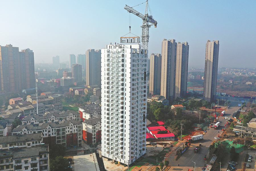 L'edificio Jingdu Holon durante la costruzione a Xiangyin, nella provincia dello Hunan. (China Daily)