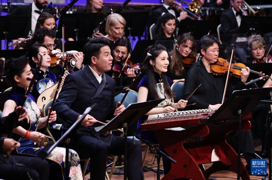 Parigi, concerto per l'apertura dell'Anno del turismo e della cultura Cina-Francia