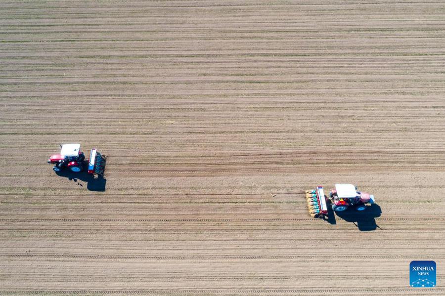 Lavori agricoli primaverili in corso in tutta la Cina