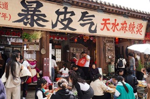 Tianshui, boom turistico durante le vacanze della Festa di Qingming