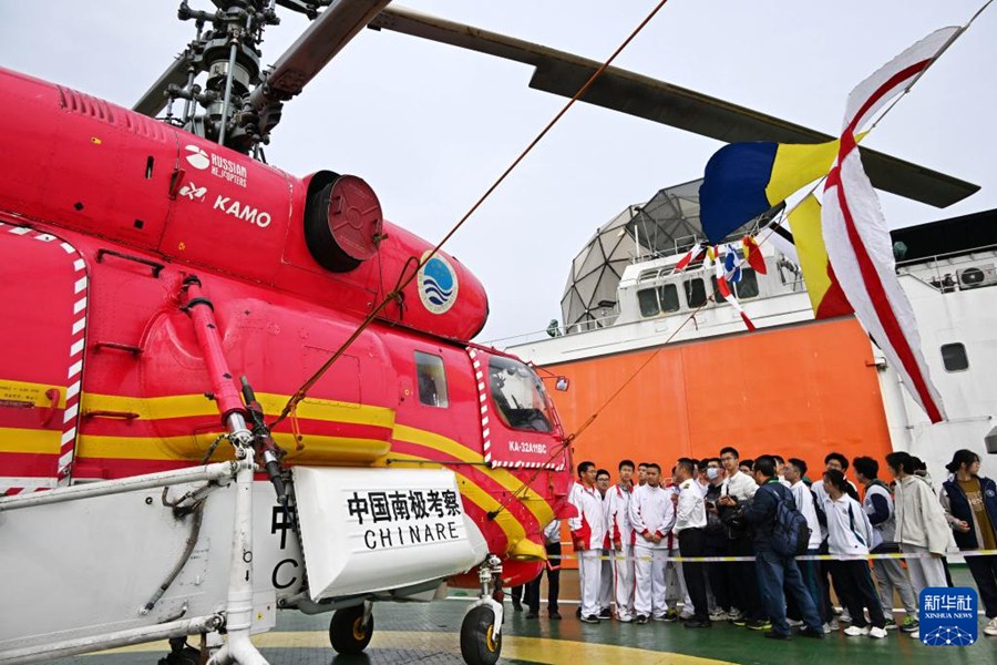 Nave Xuelong attracca a Qingdao, conclusa con successo 40a spedizione cinese in Antartide