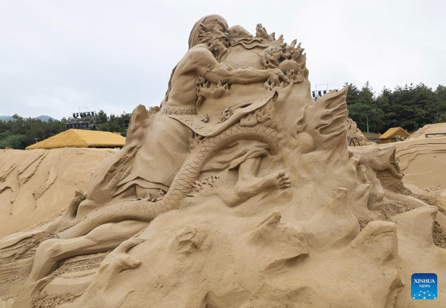 Il 25° Festival internazionale delle sculture di sabbia di Zhoushan si tiene nello Zhejiang