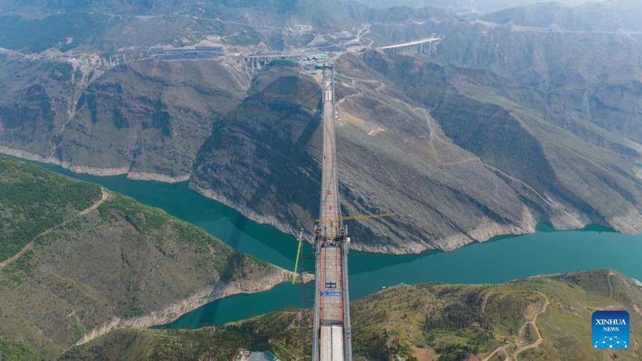 Completata la costruzione del ponte sul fiume Zangke nel Guizhou