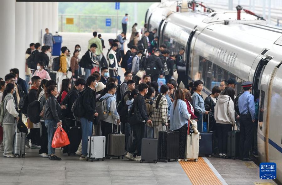 5 maggio in Cina: previsti 18,65 milioni di passeggeri sulle linee ferroviarie cinesi