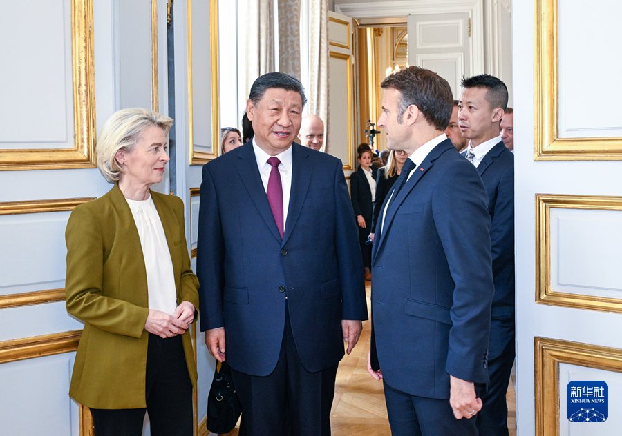 Parigi, colloquio trilaterale tra Xi Jinping, Emmanuel Macron e Ursula von der Leyen