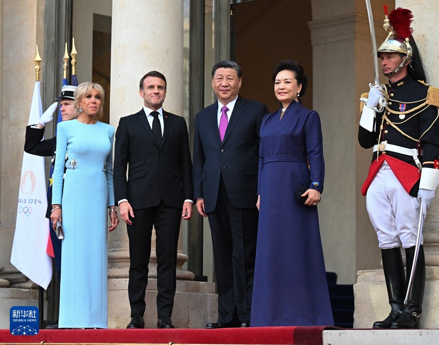 Xi Jinping presenzia al banchetto di benvenuto organizzato dal presidente francese Emmanuel Macron