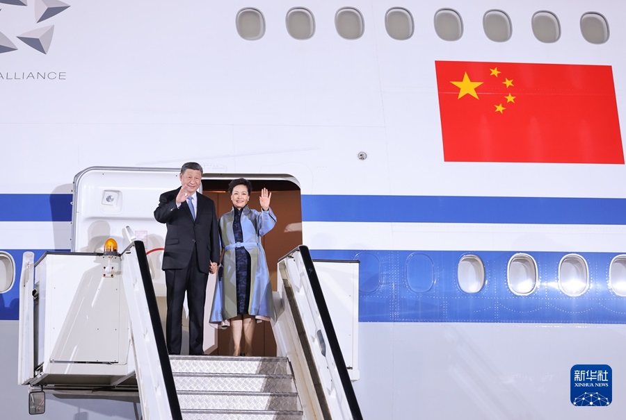 Xi Jinping arriva a Belgrado