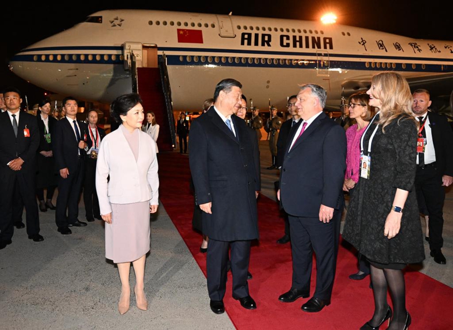 Xi Jinping arriva a Budapest