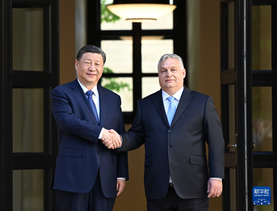 Budapest, colloquio tra Xi Jinping e Viktor Orbán