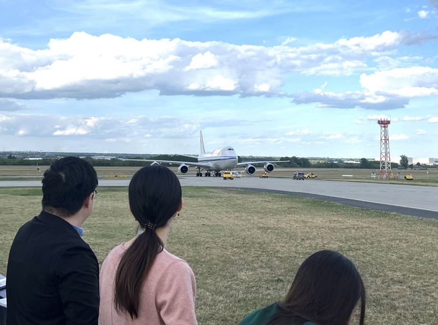 Xi Jinping in volo da Budapest a Beijing dopo la visita di Stato in Ungheria