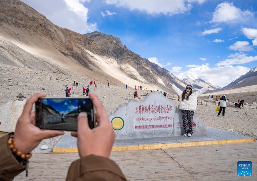 Il tetto del mondo entra nell'alta stagione turistica