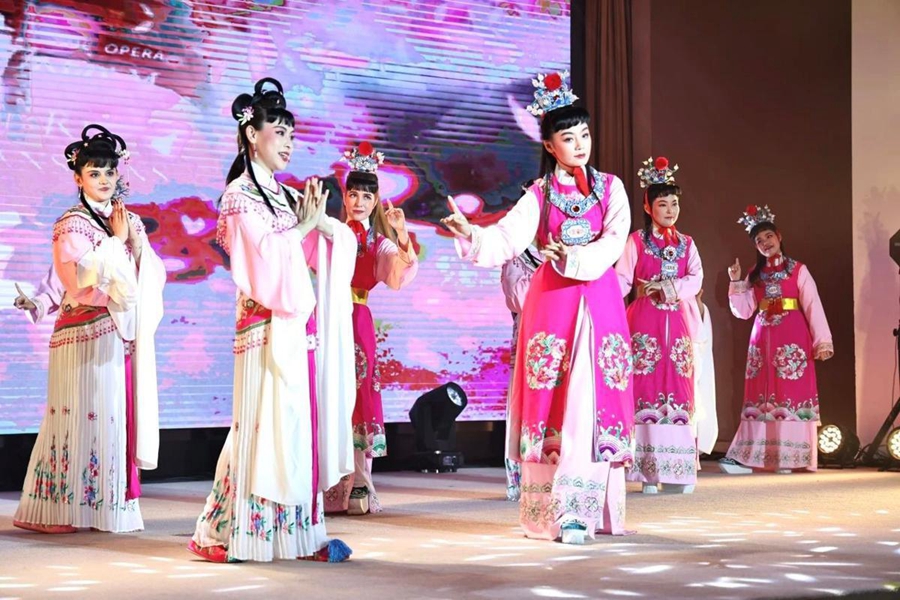 Il finale della Settimana Internazionale di Scambio Culturale "Ponte Multiculturale", il gala culturale degli studenti internazionali della Fudan University, a Shanghai. (24 maggio 2024 - Foto in gentile concessione a China Daily)