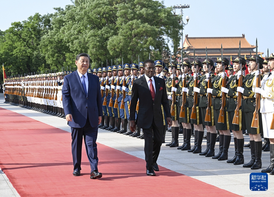 Xi Jinping incontra il presidente della Guinea Equatoriale