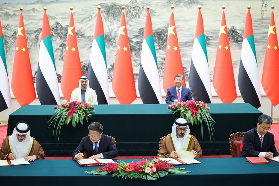 Xi Jinping incontra il presidente degli Emirati Arabi Uniti Mohammed bin Zayed al-Nahyan