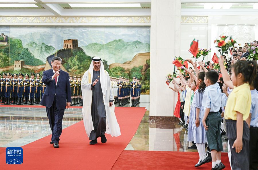 Xi Jinping incontra il presidente degli Emirati Arabi Uniti Mohammed bin Zayed al-Nahyan