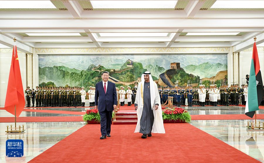 Xi Jinping incontra il presidente degli Emirati Arabi Uniti Mohammed bin Zayed al-Nahyan