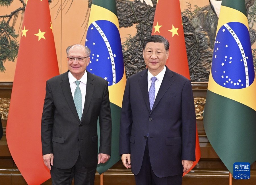 Xi Jinping incontra il Vicepresidente del Brasile Geraldo Alckmin