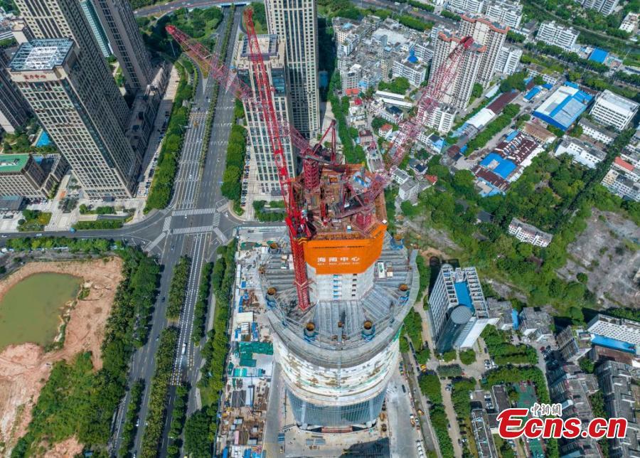 A metà strada la costruzione del più alto edificio di Hainan