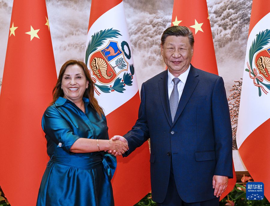 Incontro tra Xi Jinping e la Presidente peruviana Dina Boluarte