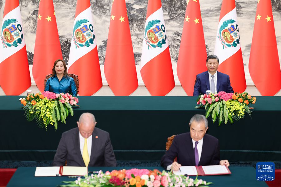 Incontro tra Xi Jinping e la Presidente peruviana Dina Boluarte