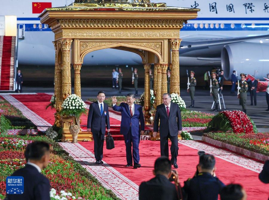 Xi Jinping giunto a Dushanbe per visita di Stato in Tagikistan