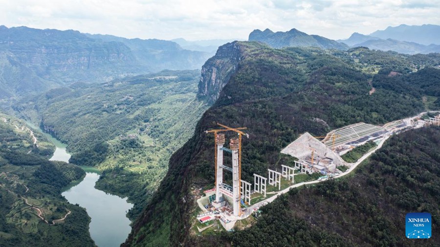 In costruzione il grande ponte Tianmen nel Guizhou