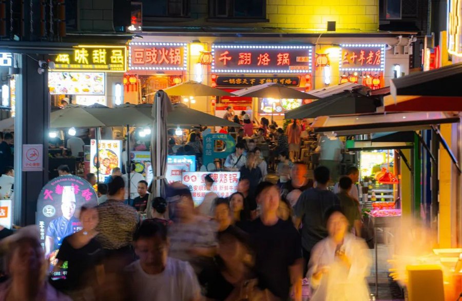 L'atmosfera del mercato notturno illumina l'economia notturna di Guiyang