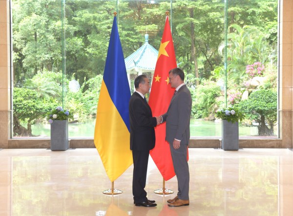 Incontro tra Wang Yi e Dmytro Kuleba