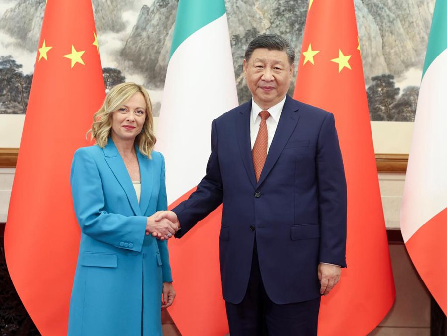 Il Presidente cinese Xi Jinping incontra la Presidente del Consiglio italiana Giorgia Meloni, in visita ufficiale in Cina, presso la Diaoyutai State Guesthouse a Beijing. (29 luglio 2024 - Xinhua/Ding Haitao)