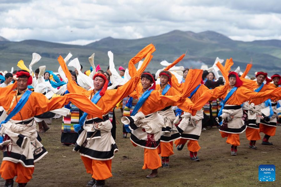 Evento di corse di cavalli prende il via nel Sichuan